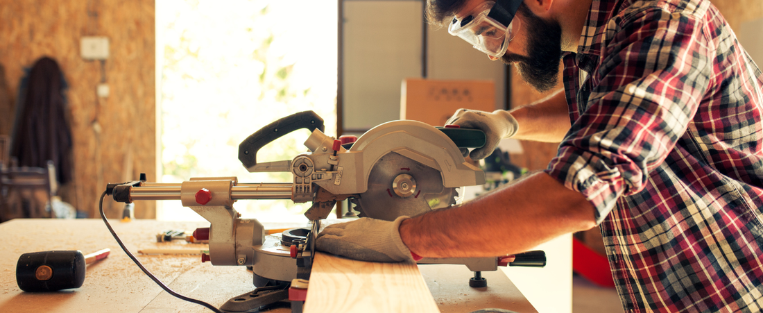 A time-lapse video showing the creation of a wood and resin cutting board using fractal burning. The process involves using high voltage to create lightning-like patterns on a wood slab, followed by pouring blue epoxy resin into the channels, and sanding it to a glossy, smooth finish.